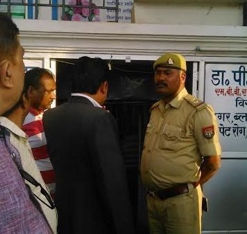 खाना मांगने के बहाने विवाहिता पर जानलेवा हमला कर लूट लिए गहने gang rape attack on women in jankipuram