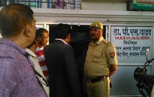खाना मांगने के बहाने विवाहिता पर जानलेवा हमला कर लूट लिए गहने gang rape attack on women in jankipuram