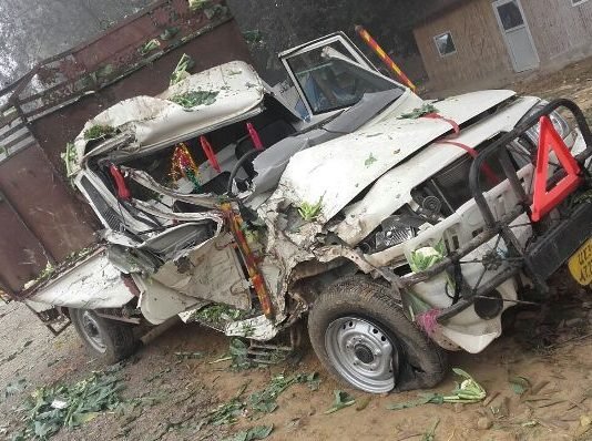 कोहरे में टकराएं चार वाहन पति-पत्नी समेत 4 की मौत, पांच घायल malihabad axcident