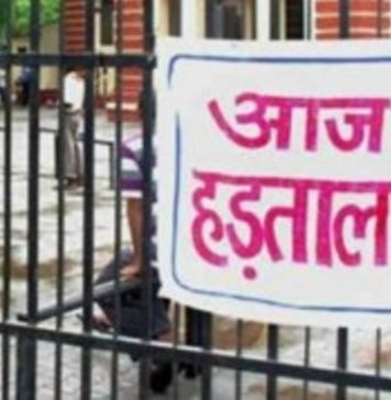 कर्मचारियों ने नहीं मानी डीएम की बात, हड़ताल जारी strike in lucknow