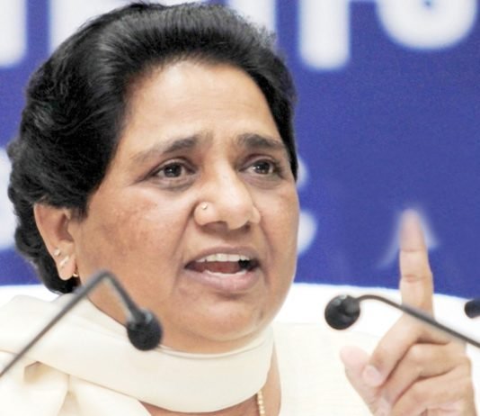 मायावती ने कहा, गड़बड़ी छिपाने के लिए DU को डिग्री सार्वजनिक नहीं करने दे रही स्मृति एंटी ब्लैक मनी डे