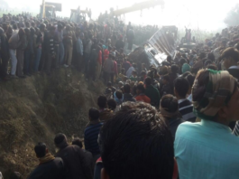 स्कूली बस की ट्रक से टक्कर, 12 बच्चों समेत 14 की मौत school bus axcident in aeta