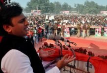 झूठी है दिल्ली की सरकार, विकास के नाम पर कभी पकड़ाती है झाड़ू तो कभी करवाती है योगा: अखिलेश cm in sultanpur