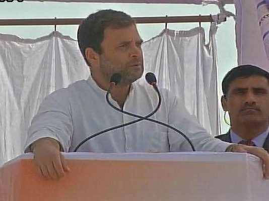 गुजरात में गरजे राहुल कहा, टाटा घराने को जितना कर्ज दिया उतने में किसानों का हो जाता कर्जा माफ दागी उम्मीदवारों