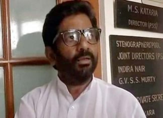 शिवसेना सांसद ने एयर इंडिया कर्मी को चप्पल से पीटा, मुकदमा दर्ज शिवसेना सांसद ने एयर इंडिया कर्मी को
