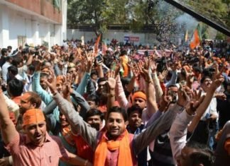 तस्वीरों में देखिये, कैसा रहा आज पार्टियों के कार्यालय का हाल BJP
