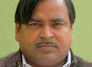 सपा के मंत्री गायत्री को अब सुप्रीम कोर्ट ने दिया झटका गायत्री प्रजापति