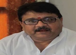 विजय पाठक