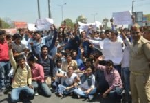 UPSSSC: इंटरव्यू बहाली को लेकर स्टूडेंटस का CM आवास पर प्रदर्शन Students protest