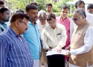 निरीक्षण को पहुंचे आशुतोष टंडन ने कहा बरसात से पहले पूरा हो सीवर निर्माण आशुतोष टंडन
