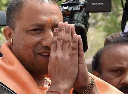 पहली कैबिनेट बैठक में योगी सरकार ने किए किसानों के 36 हजार करोड़ के कर्ज माफ होली की बधाई