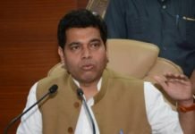 नौ से छह ऑफिस में रहें अफसर, योगी करेंगे लैंडलाइन पर कॉल श्रीकांत शर्मा