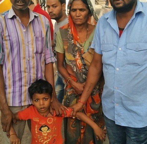 शर्मनाक: विकलांग भिखारी की लाश के बदले KGMU की मॉच्युरी में मांगे पांच सौ रुपए, परिजनों ने किया हंगामा KGMU की मॉच्युरी