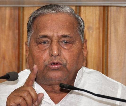 मुलायम ने कहा कश्मीर के हालात से निपटने के लिए सेना को मिले पूरी छूट कश्मी़र
