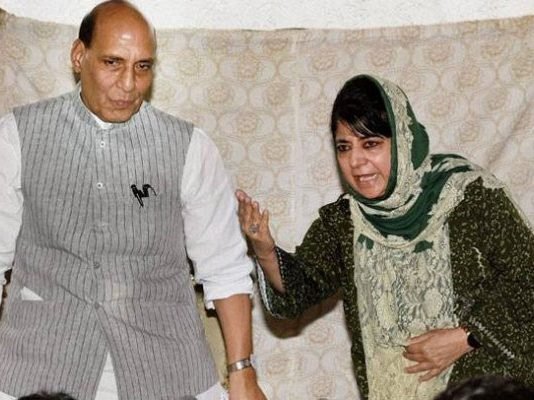 राजनाथ से मिली महबूबा, कहा बिना मुल्क के साथ नहीं जीती जा सकती जंग कश्मीर