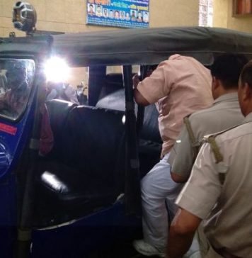 LDA उपाध्यक्ष ने दिखाई हिम्मत भ्रष्ट बाबू को पुलिस को सौंपा, दर्ज कराई FIR भ्रष्ट बाबू