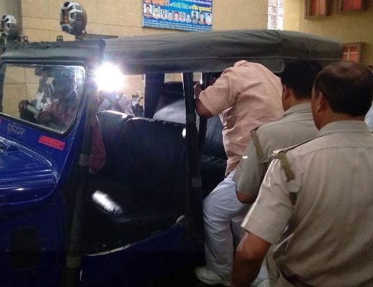 LDA उपाध्यक्ष ने दिखाई हिम्मत भ्रष्ट बाबू को पुलिस को सौंपा, दर्ज कराई FIR भ्रष्ट बाबू