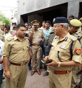 आतंकियों की सूचना पर ATS व STF ने कॉल सेंटर पर मारा छापा, मिले हथियार कॉल सेंटर