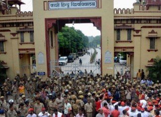 कमिश्नर ने रिपोर्ट में BHU प्रशासन को बताया बवाल के लिए जिम्मेदार, VC पर हो सकती है कार्रवाई बीएचयू बवाल