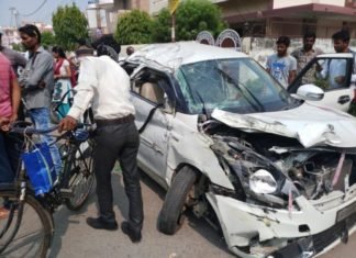 अलीगंज में अनियंत्रित कार डिवाइडर से टकराई, बाप बेटों समेत चार की मौत अनियंत्रित कार डिवाइडर से टकराई