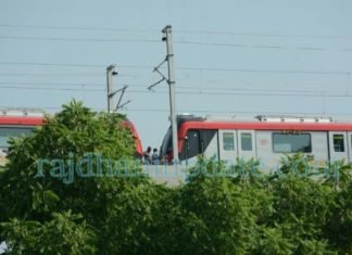 तीन दिन में दूसरी बार रूकी मेट्रो, यात्रियों में दहशत, जवाब देने से भाग रहा LMRC मेट्रो