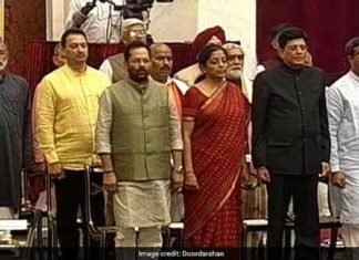 मोदी की कैबिनेट में नौ नए चेहरे शामिल, चार का प्रामोशन भी हुआ मोदी की कैबिनेट