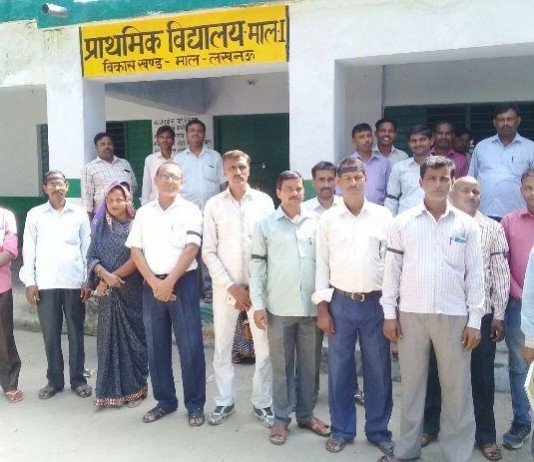 एटा लाठीचार्ज के विरोध में शिक्षामित्रों ने किया प्रदर्शन, दिल्ली जाने की बनाई रणनीति शिक्षामित्र