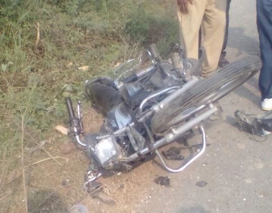 बस से कुचलकर तीन दोस्तों की मौत, भाई ने कहा की गई है हत्या दोस्तों की मौत