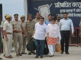 आरुषि कांड: आखिरकार चार साल बाद जेल से रिहा हुए तलवार दंपती आरुषि कांड
