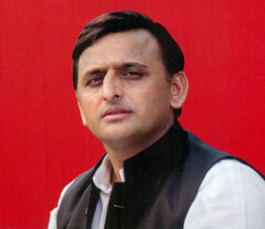 कन्‍नौज पहुंचे अखिलेश
