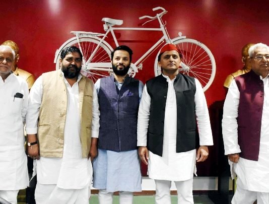 अखिलेश ने कहा नफरत फैलाने और झाड़ू लगाने के अलावा कुछ नहीं करती भाजपा नफरत फैलाने