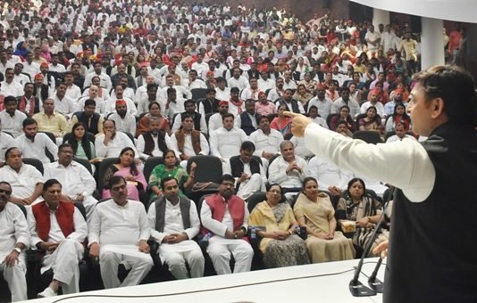 अखिलेश यादव