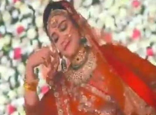 पद्मावती के गाने पर मुलायम की छोटी बहु अर्पणा ने किया परफॉर्म, उठा विवाद, देखें वीडियो अर्पणा यादव