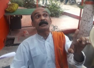 टिकट नहीं मिलने से नाराज कार्यकर्ता ने भाजपा मुख्यालय पर की आत्मदाह की कोशिश, हड़कंप गनेश प्रसाद सोनी