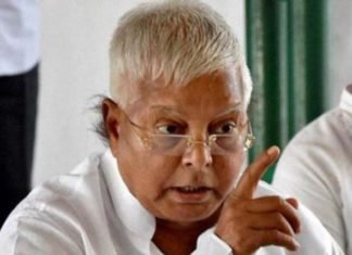 लालू का मोदी सरकार पर तंज नोटबंदी और GST कामयाब होती तो खुद नहीं थपथपानी पड़ती पीठ नोटबंदी और GST