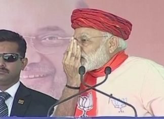 गुजरात में बोले मोदी नाक पर रूमाल रखकर मोरबी आई थी इंदिरा बेन, संघ को आती है खुशबू नाक पर रूमाल