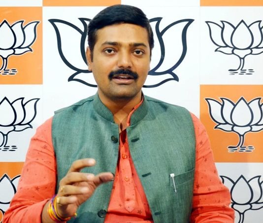 योगी पहुंचे मॉरीशस
