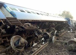चित्रकूट में पटरी से उतरी ट्रेन की 13 बोगी, तीन की मौत कई घायल, पांच लाख मुआवजे का ऐलान चित्रकूट में पटरी से उतरी ट्रेन