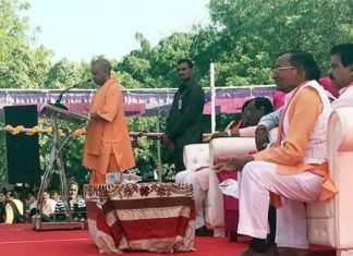 गुजरात में योगी