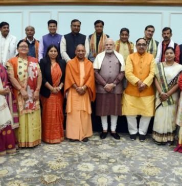 मेयर के साथ मोदी