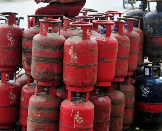 सिलेंडर की जमाखोरी रोकने को सरकार ने लागू किया ESMA गैस सिलेंडर