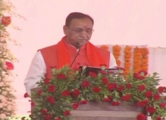 रूपाणी ने ली CM पद की शपथ