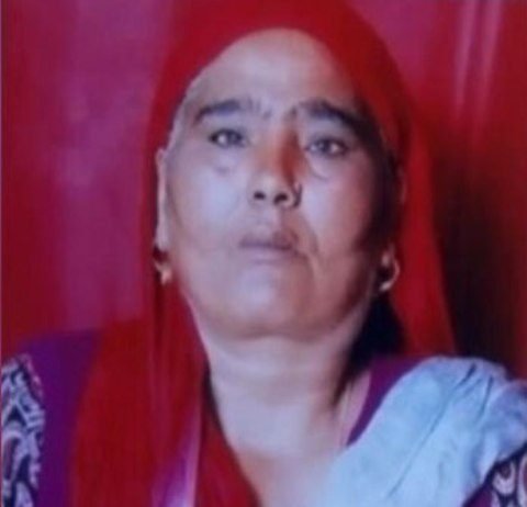 बेटा करता रहा मिन्नतें, बिना आधार के कारगिल शहीद की पत्नी को नहीं मिला इलाज, मौत बेटा करता रहा मिन्नते