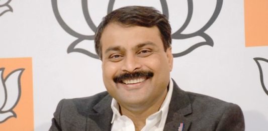 अखिलेश यादव देते हैं जनता को चंबल की धमकी, लेकिन BJP करती है अपराधियों पर कार्रवाई: मनीष शुक्ला यूपी की सड़कें