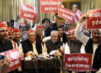 विधानमंडल के शीतकालीन सत्र के पहले दिन सपा-कांग्रेस ने किया जोरदार हंगामा शीतकालीन सत्र