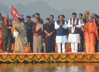 इलाहाबाद में संगम पर पूजा कर सीएम व राज्यपाल के साथ टाउनशिप की आधार शिला रखने पहुंचे राष्ट्रपति इलाहाबाद में संगम