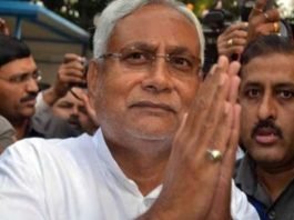 नीतीश के काफिले पर पत्थराव