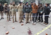 हजरतगंज में कांप्लेक्स के नीचे मिली प्रेमी-युगल की लाश, हत्या-आत्महत्या के बीच उलझी गुत्थी प्रेमी युगल की लाश
