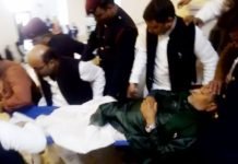 विधानसभा में भाषण देते समय नेता प्रतिपक्ष की तबियत बिगड़ी, भर्ती, सदन स्थगित, देखें वीडियो नेता प्रतिपक्ष की तबियत बिगड़ी