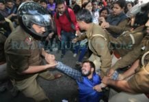 विधानसभा घेरने जा रहे BTC अभ्यर्थियों को पीटने के बाद घसीटकर ले गयी पुलिस, देखें तस्वीरें बीटीसी 12460